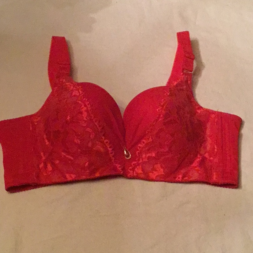 RED WOMENS BRA . WIDE STRAPS